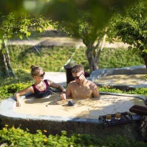 Tắm bùn hòn Tằm