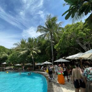 Hồ bơi hòn tằm 2