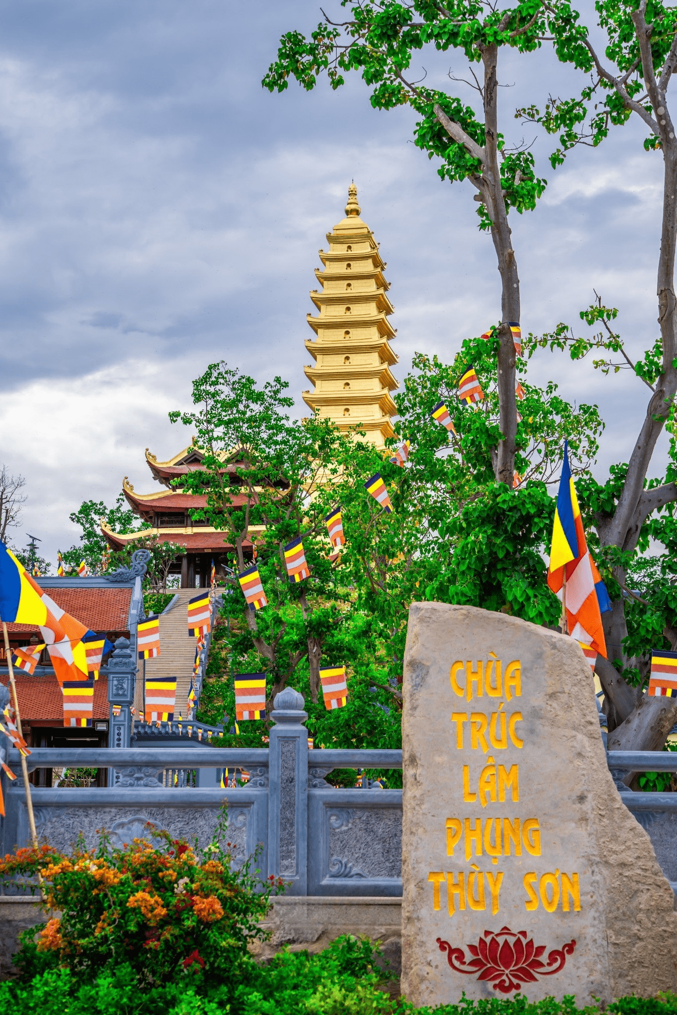 Trúc Lâm Phụng Thuỳ Sơn - Núi Chín Khúc Nha Trang