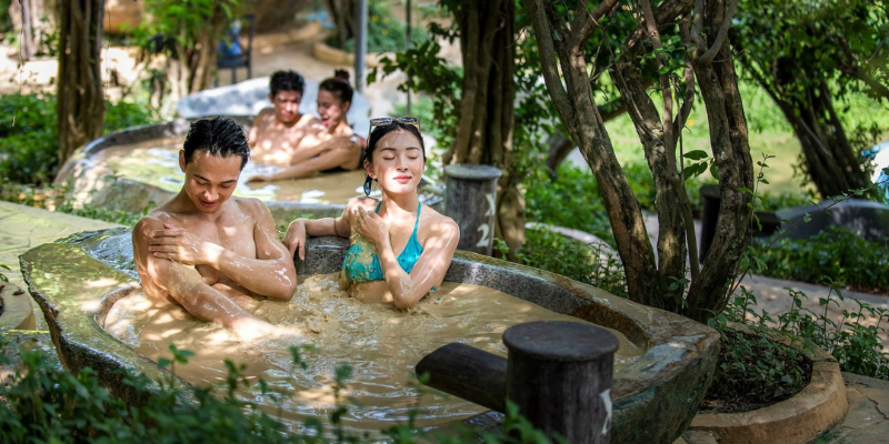 Tắm bùn hòn tằm